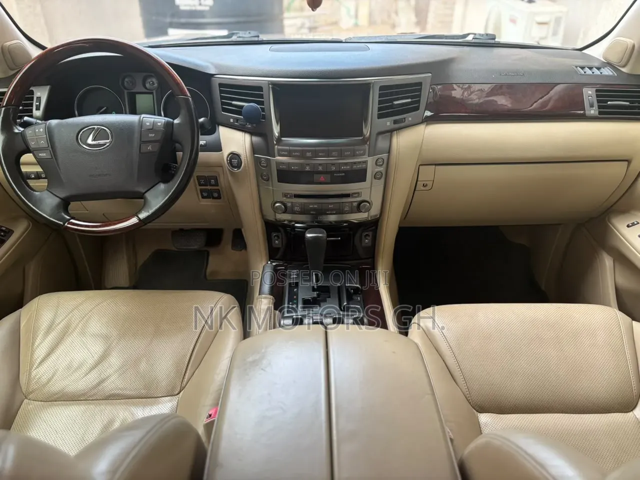 Lexus LX 570 AWD 2013 Gold