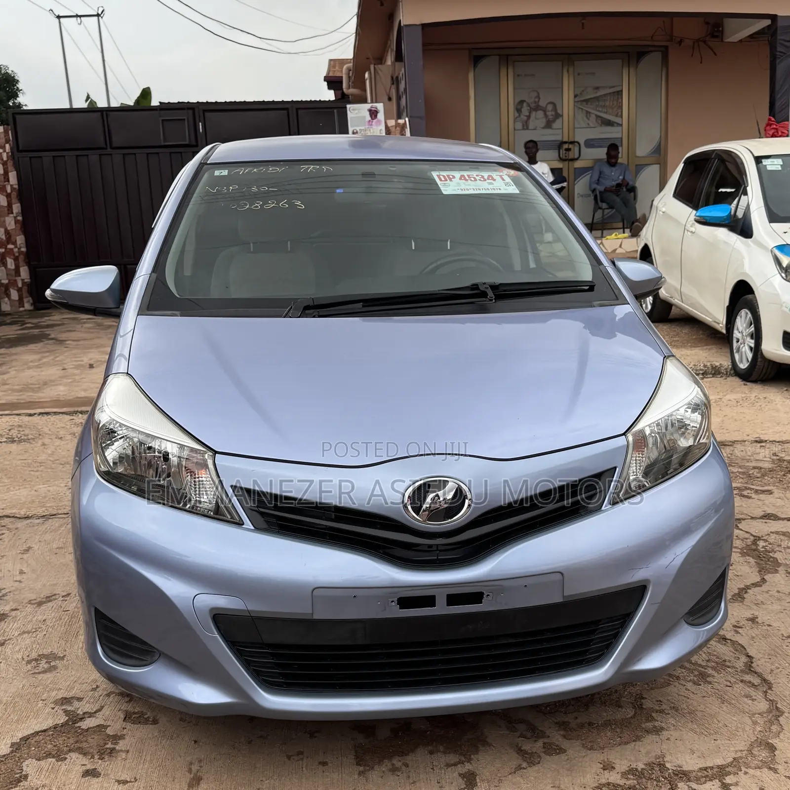 Toyota Vitz 1.3 FWD 5dr 2012 Blue