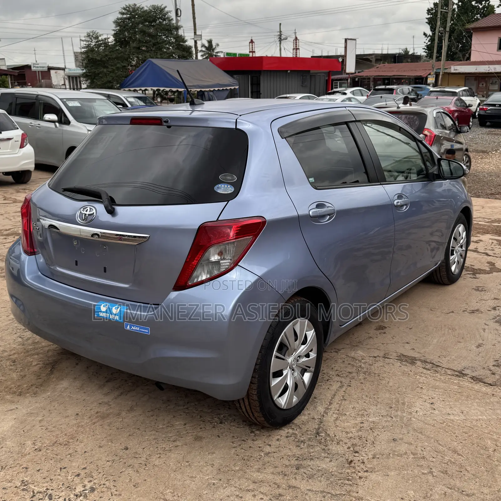 Toyota Vitz 1.3 FWD 5dr 2012 Blue