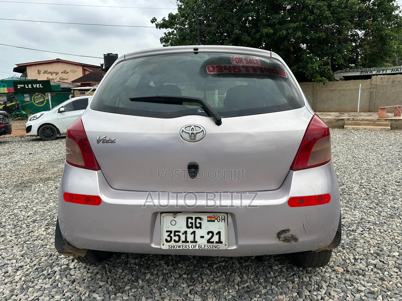 Toyota Vitz 2009 Silver