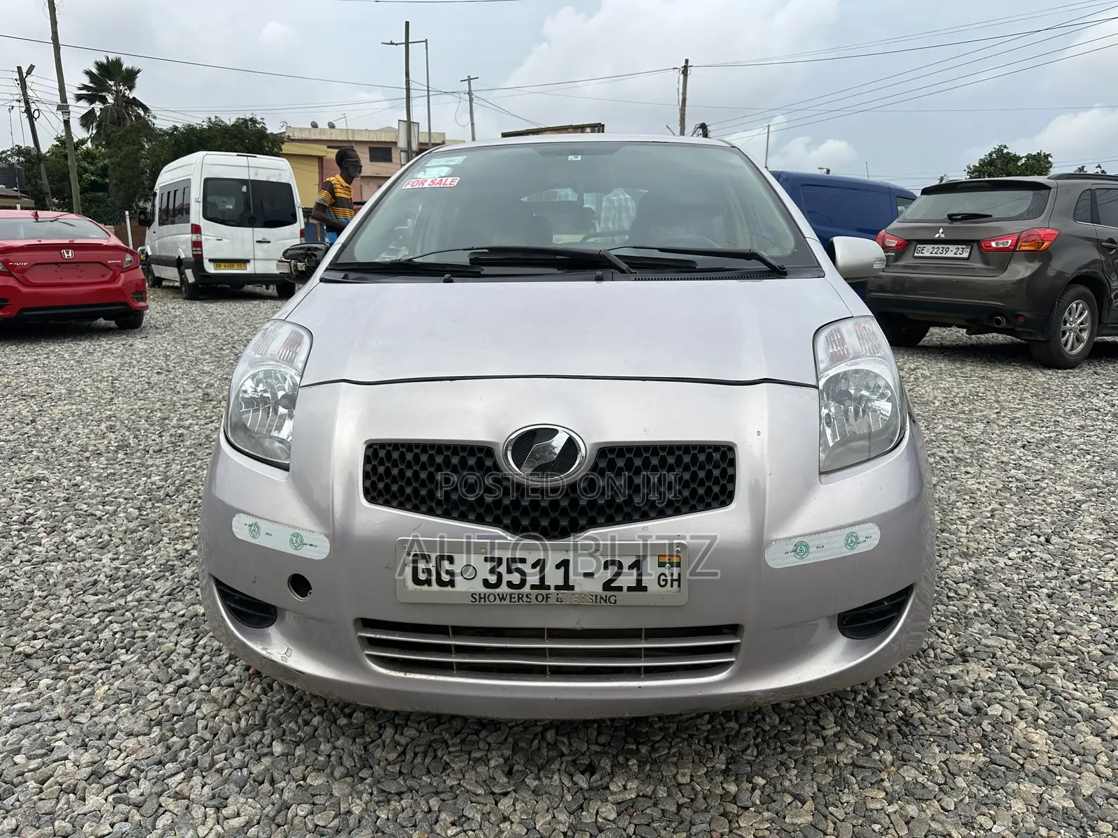 Toyota Vitz 2009 Silver
