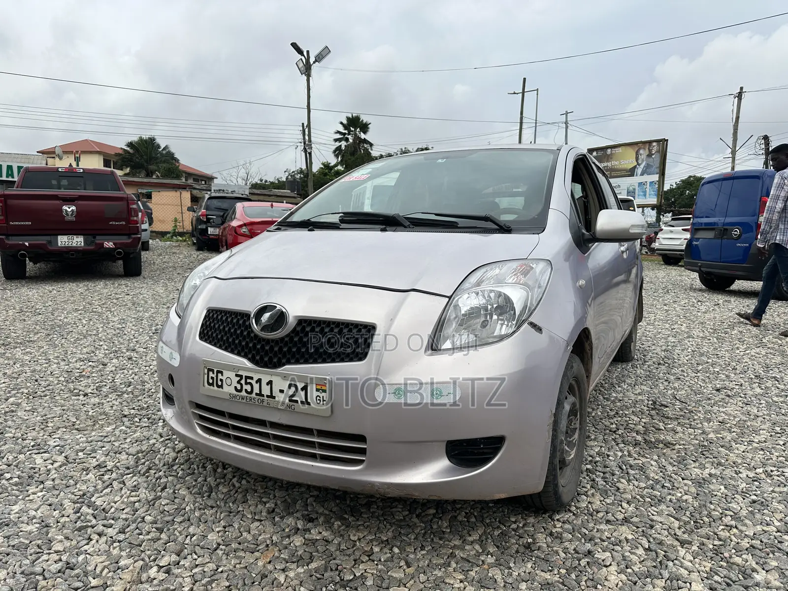 Toyota Vitz 2009 Silver