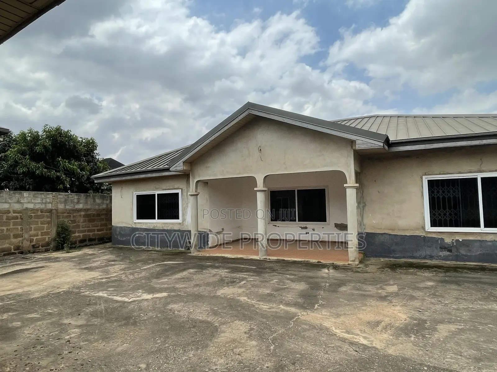 Furnished 5bdrm House in Ayi Mensah, Accra Metropolitan for sale