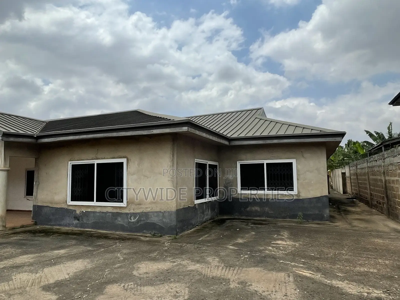 Furnished 5bdrm House in Ayi Mensah, Accra Metropolitan for sale