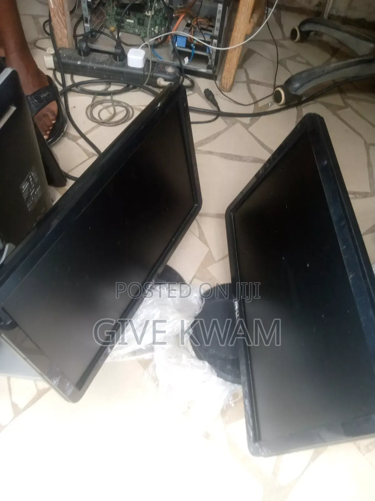 19 Inches Monitors