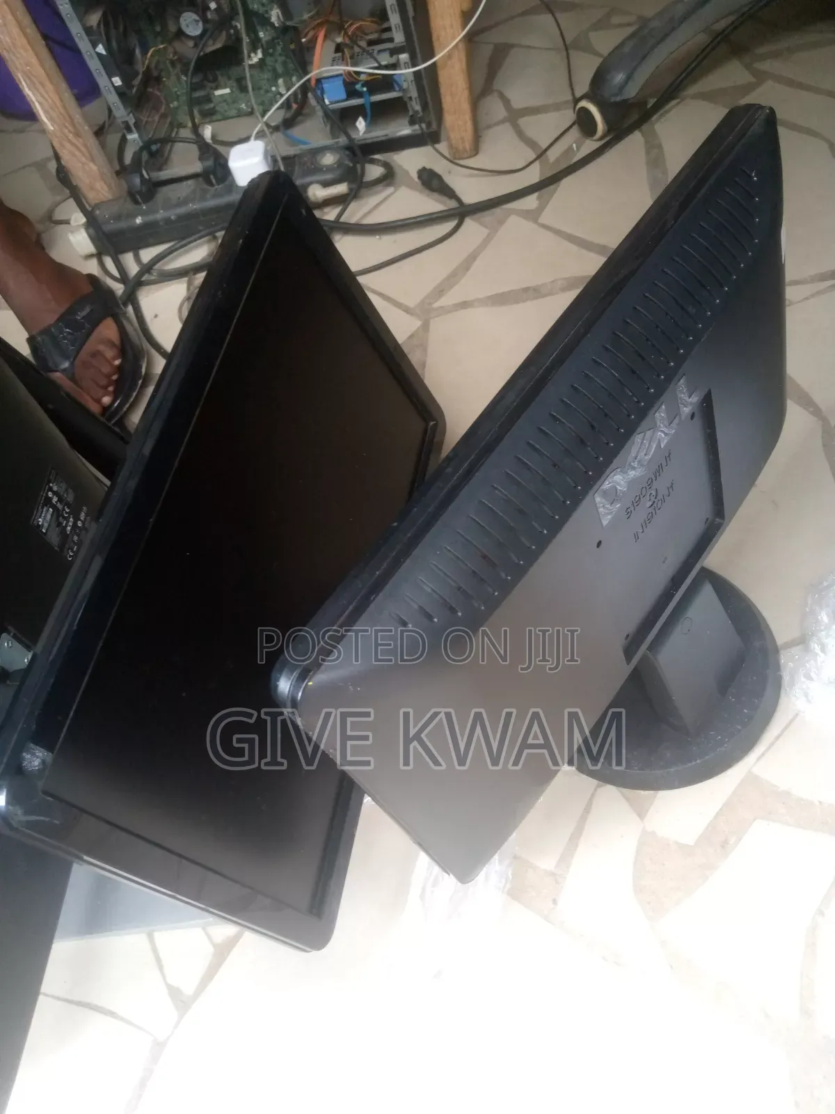 19 Inches Monitors