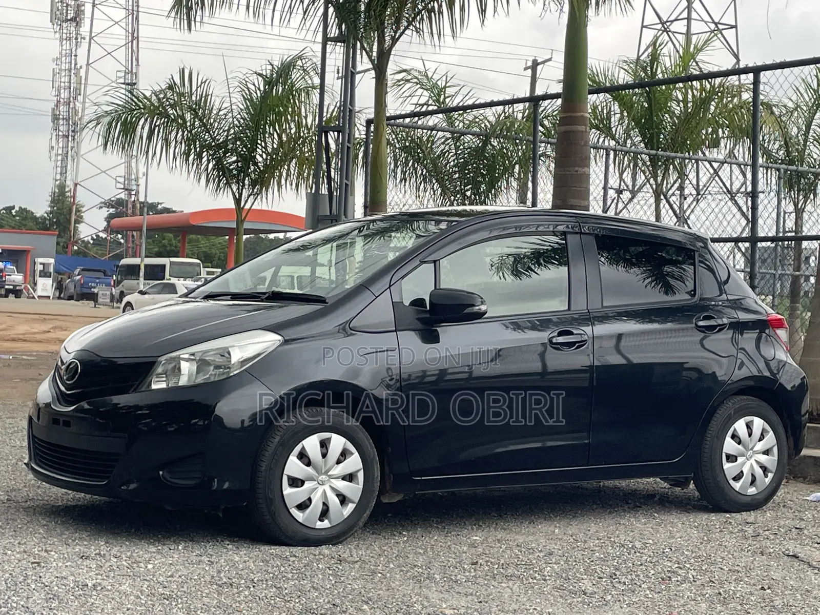 Toyota Vitz 1.3 AWD 5dr 2013 Black