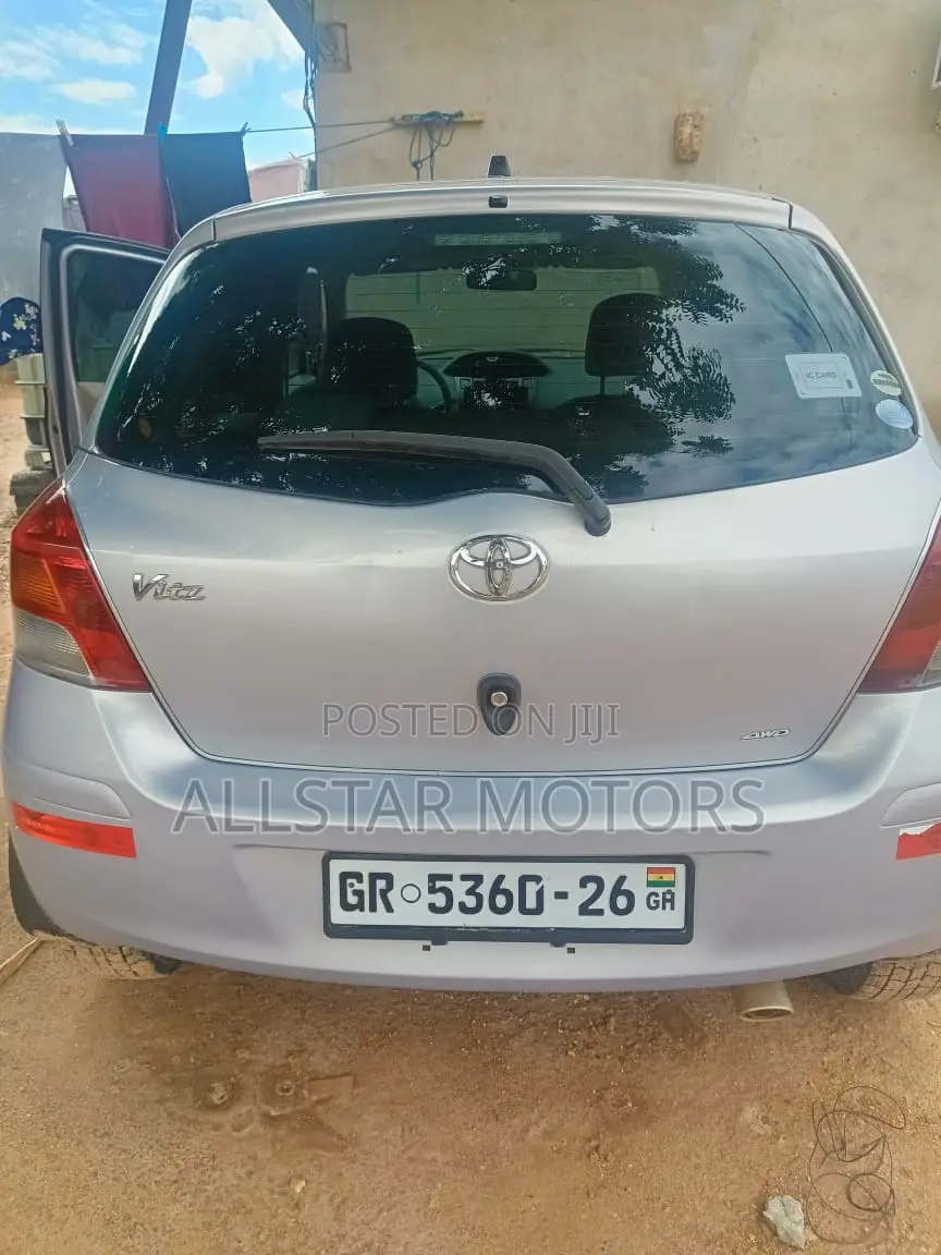 Toyota Vitz 1.3 AWD 3dr 2010 Silver