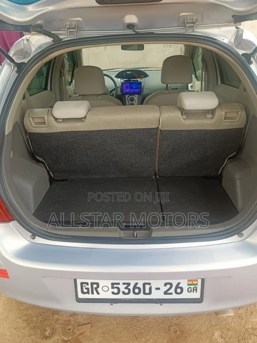 Toyota Vitz 1.3 AWD 3dr 2010 Silver