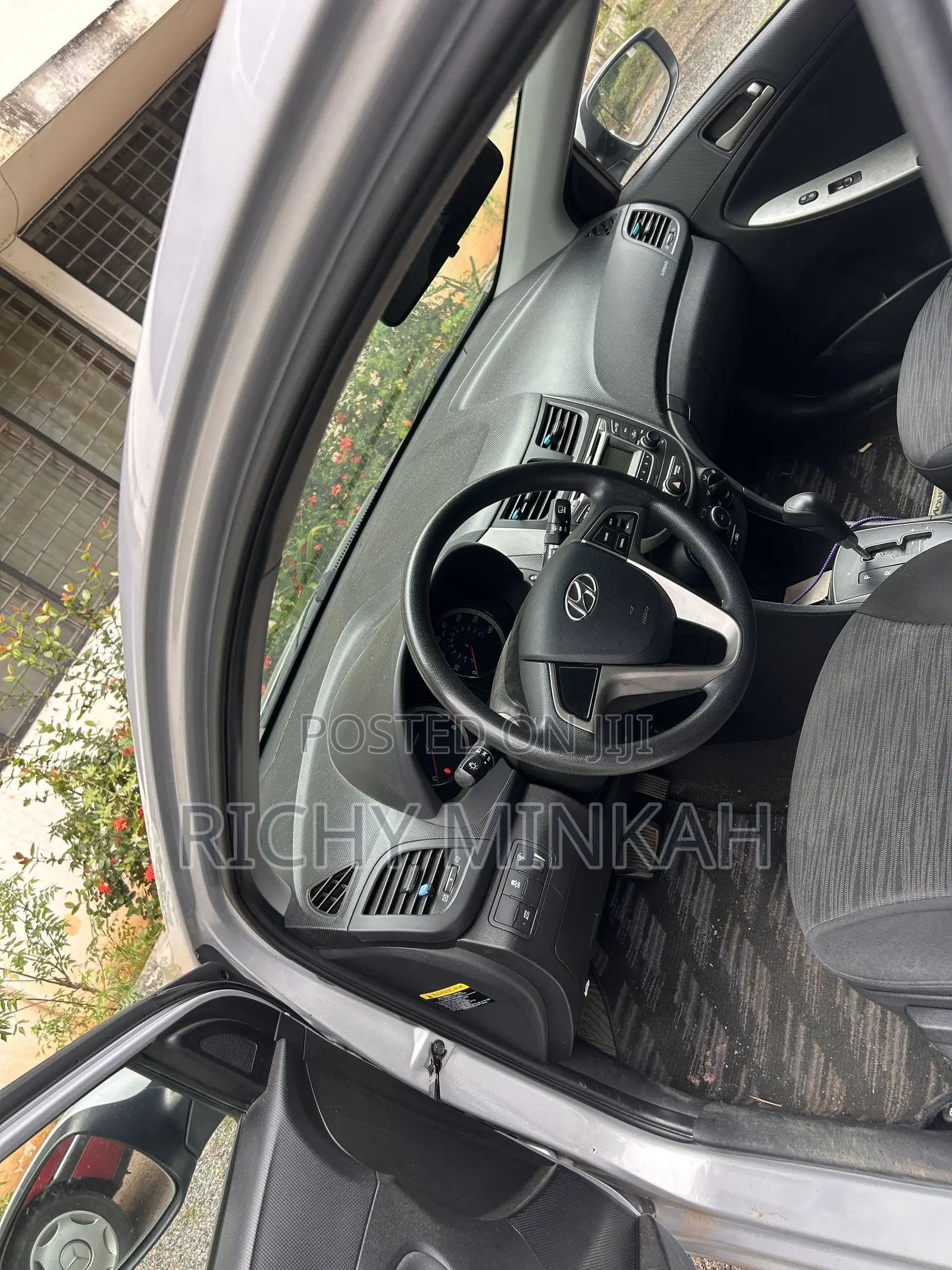 Hyundai Accent SE Hatchback 2017 Silver