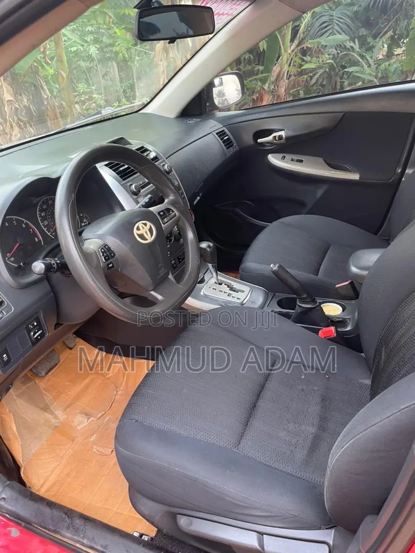 Toyota Corolla L 4-Speed Automatic 2013 Red