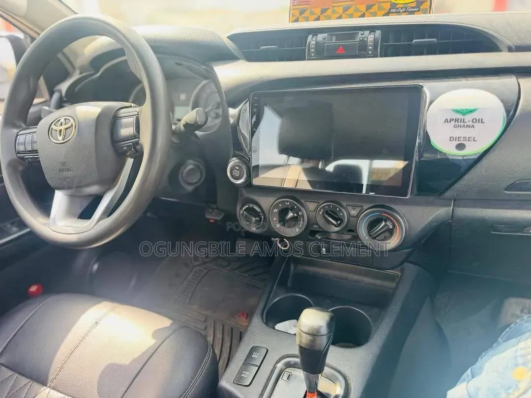 Toyota Hilux 2010 Black