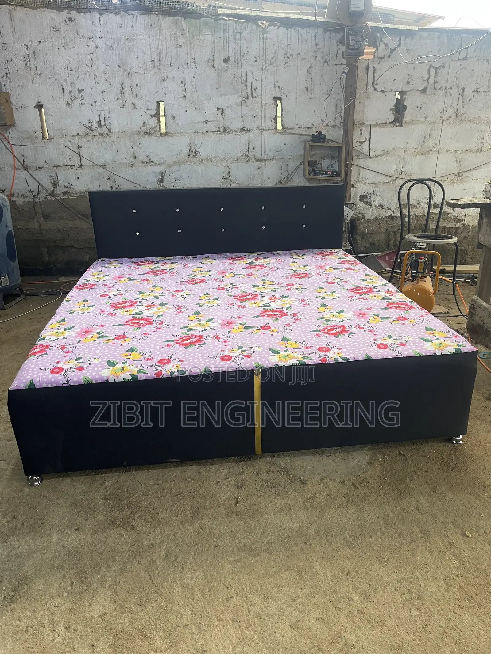 Adepa Queen Size Bed
