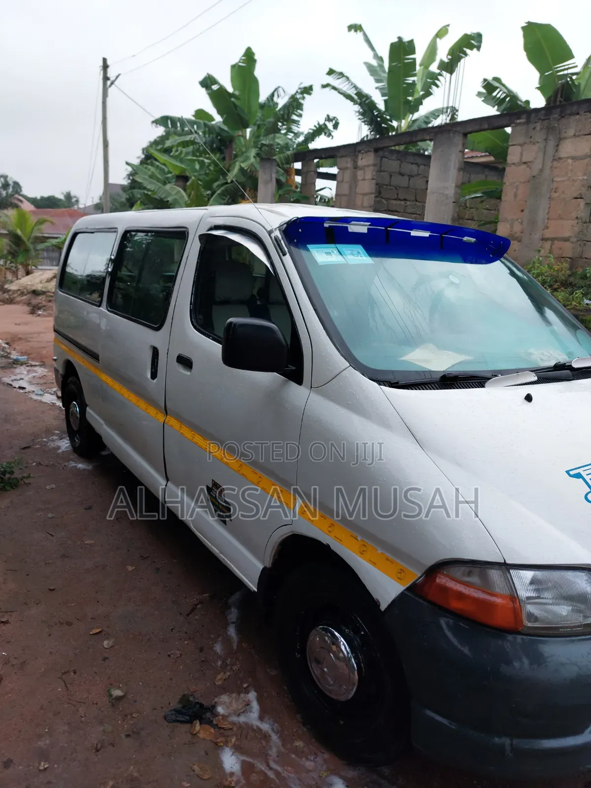 Toyota HiAce 220 2007 Red