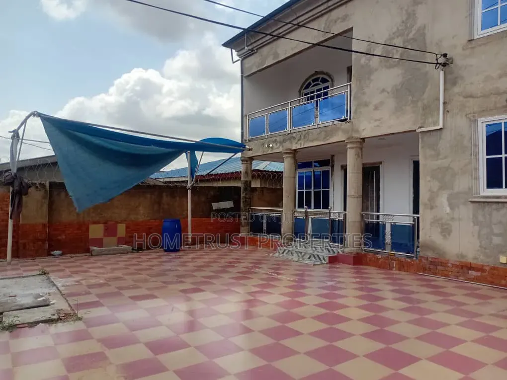 5bdrm Duplex in Amasaman Achiaman for sale