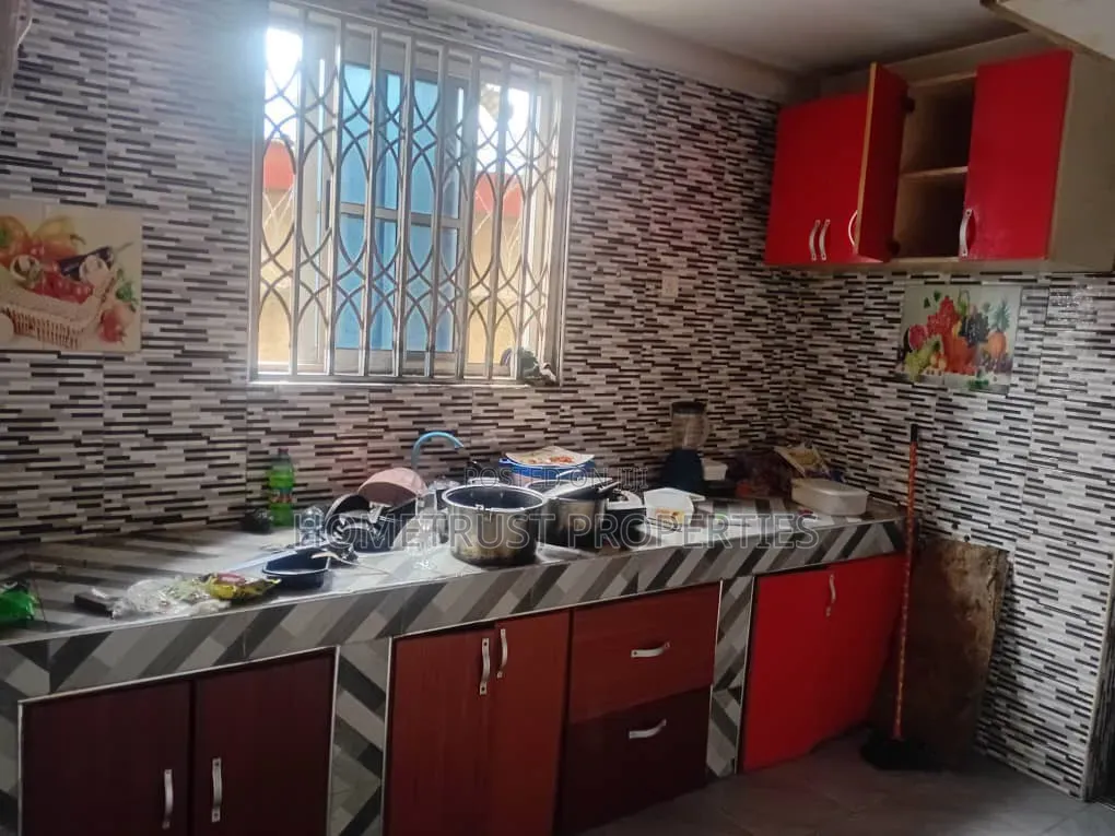 5bdrm Duplex in Amasaman Achiaman for sale