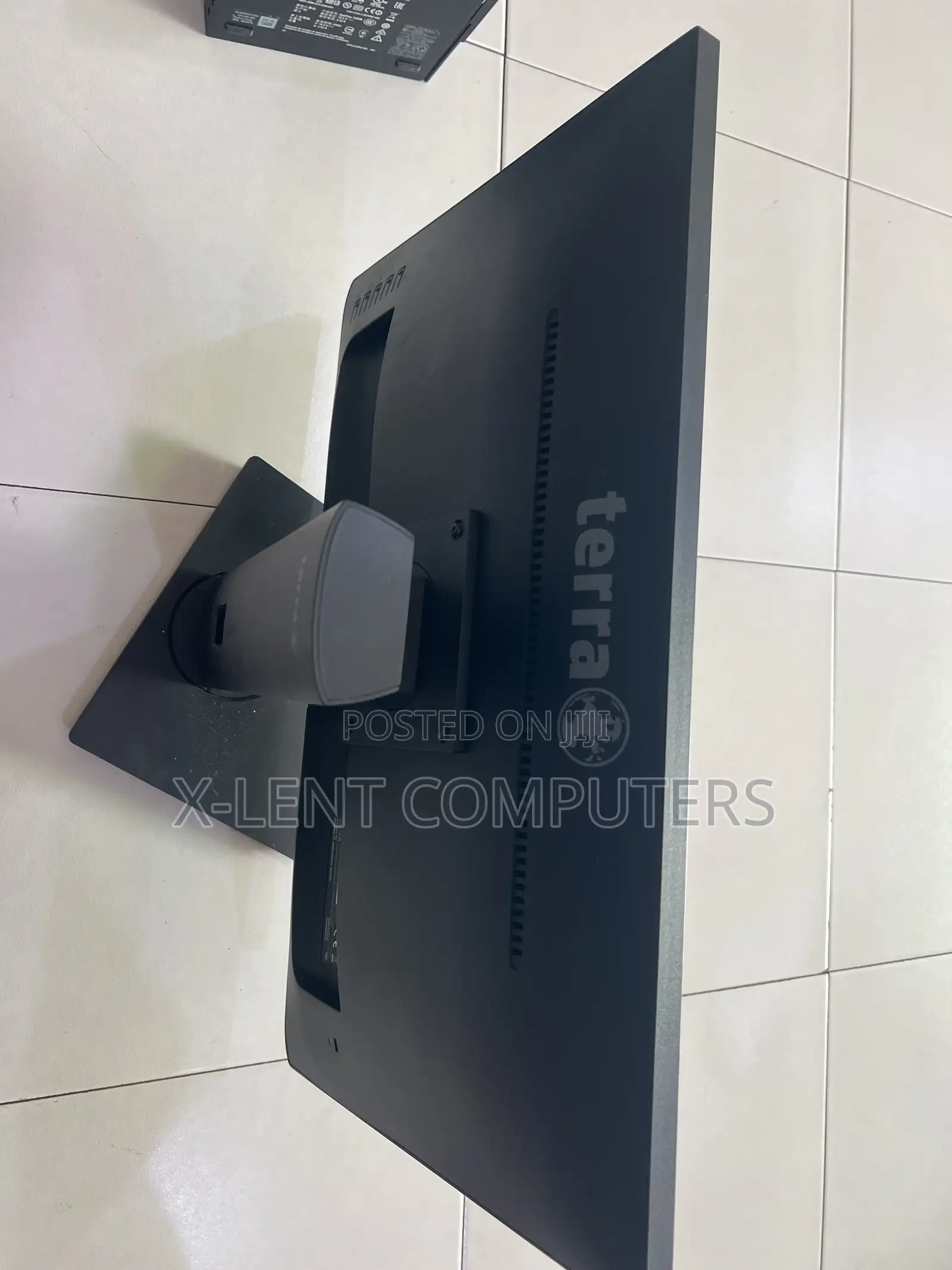 Monitor Edgeless