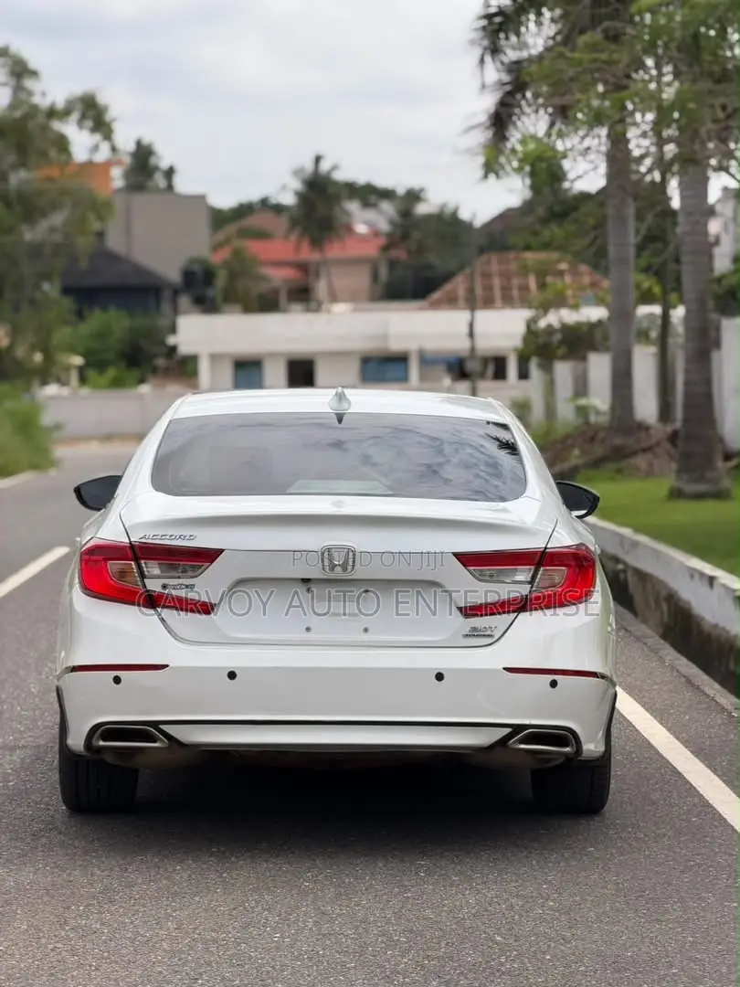 Honda Accord Touring 2.0T 2020 White