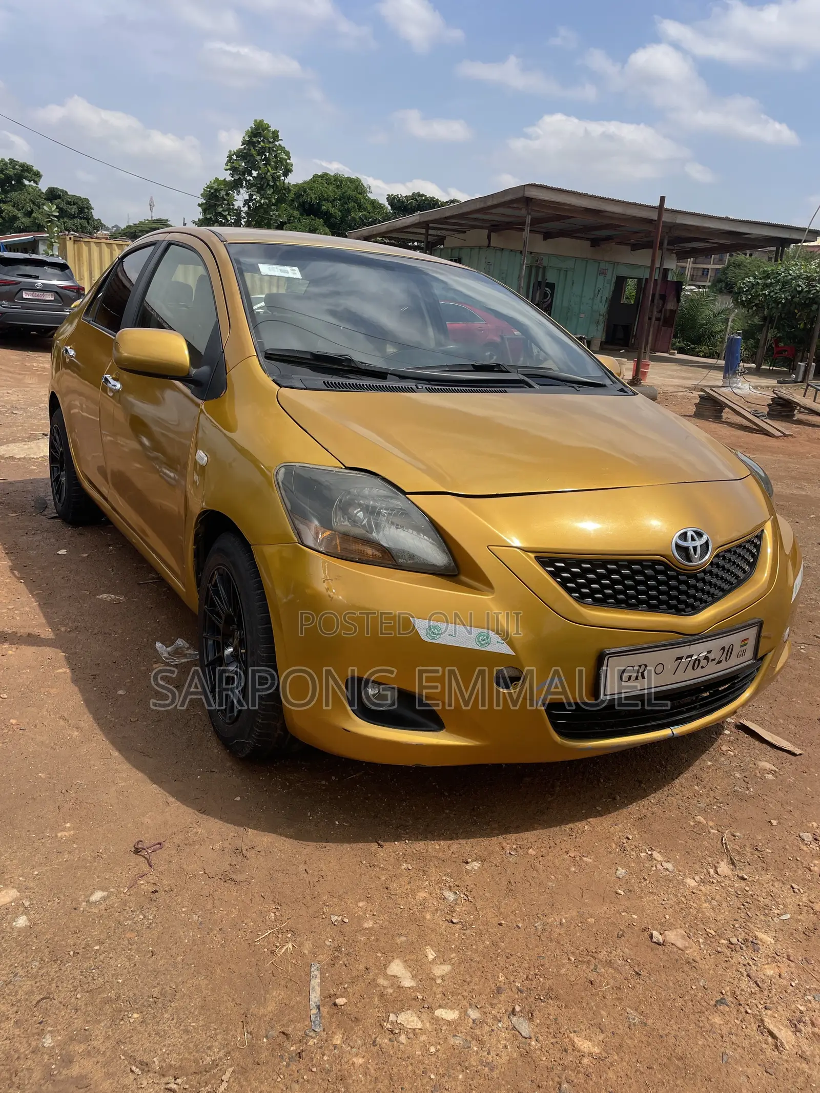 Toyota Yaris 2010 Gold