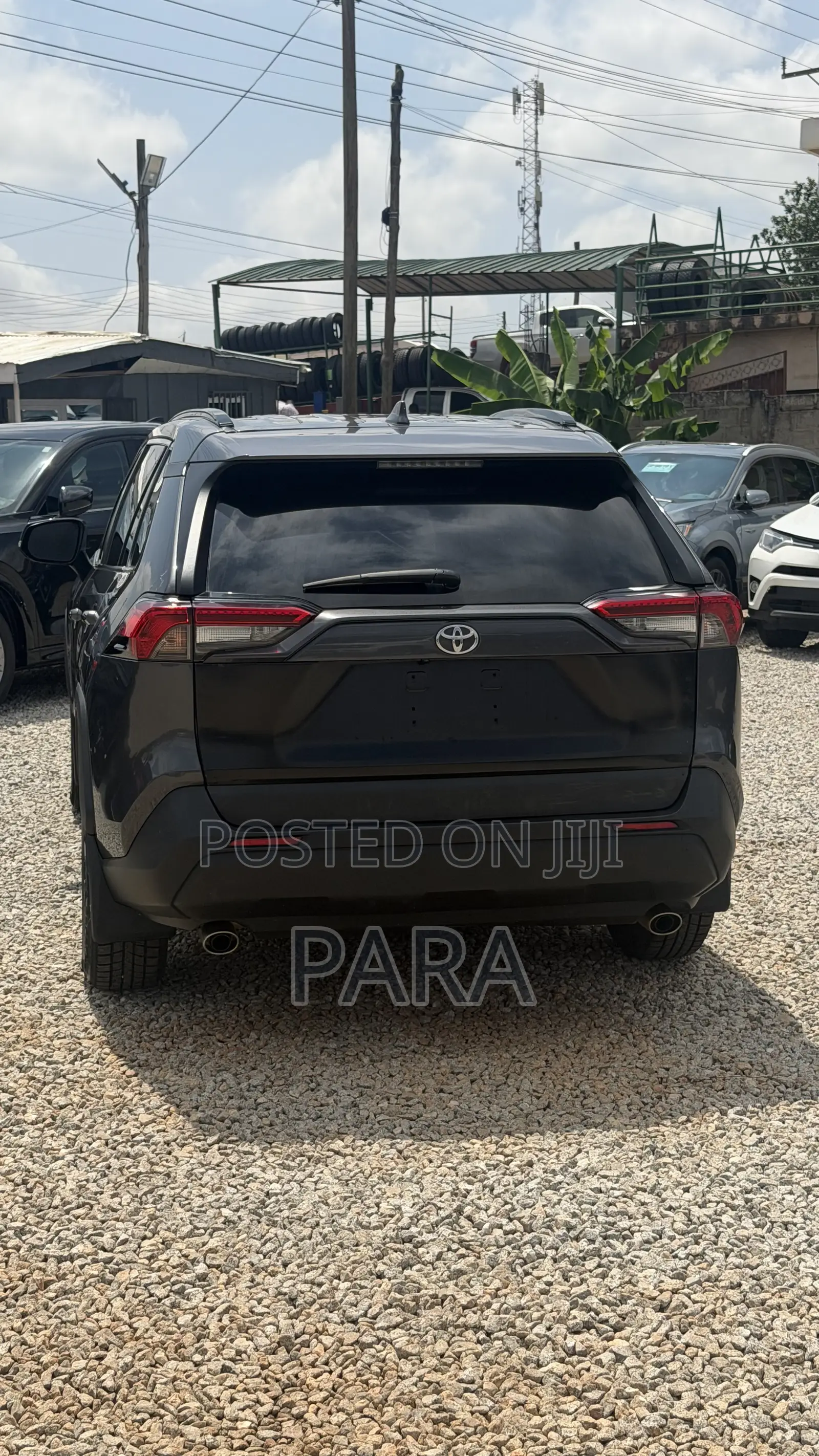 Toyota RAV4 XLE 2021 Silver