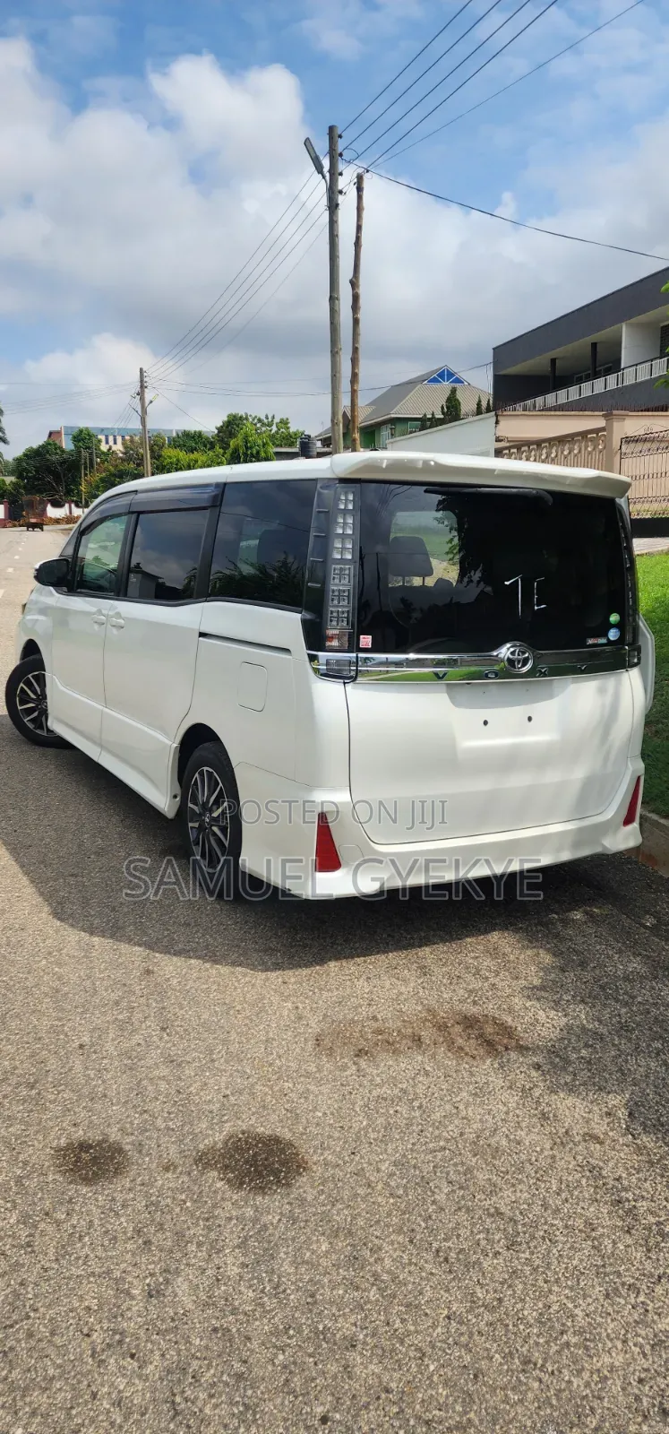 Toyota Voxy 2016 White