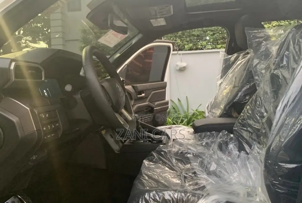 Toyota Tacoma 2024 White