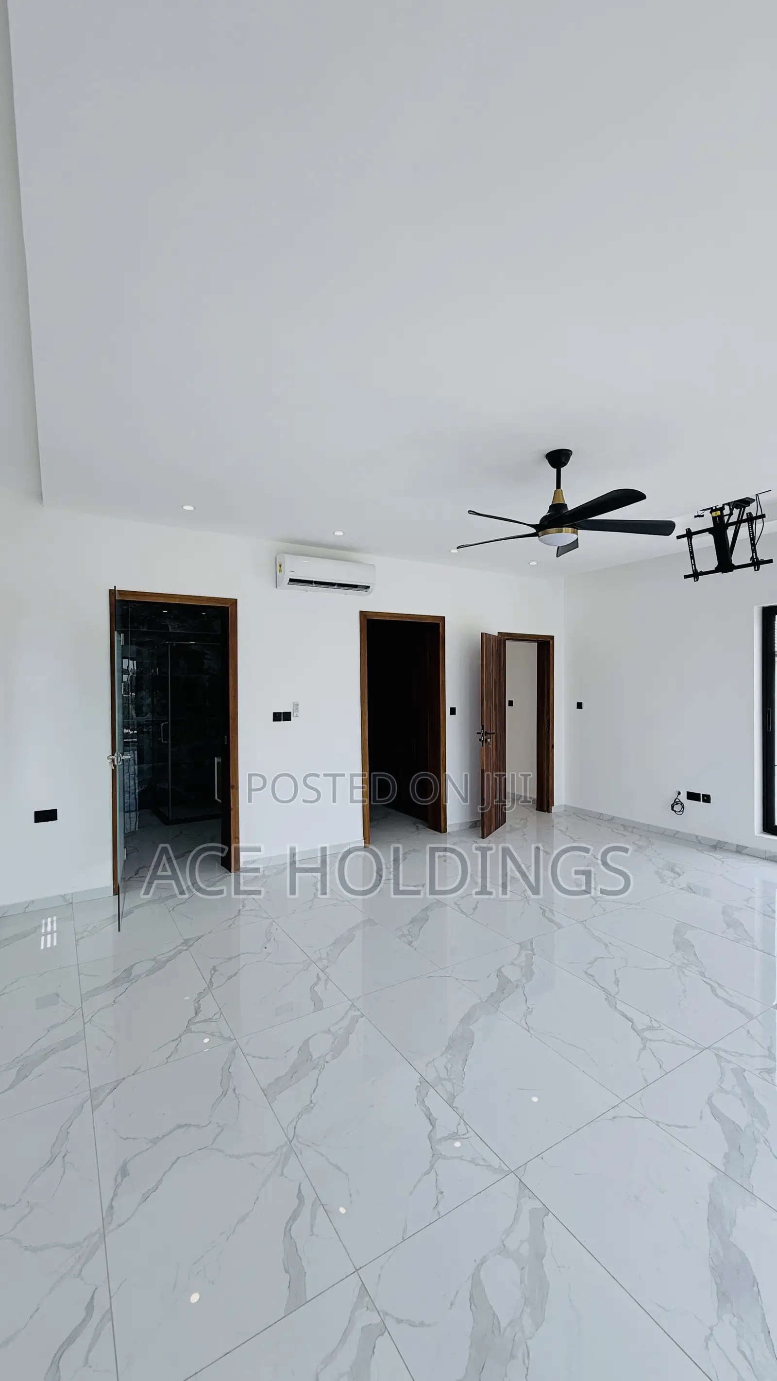 4bdrm House in Community 25, Tema Metropolitan for sale