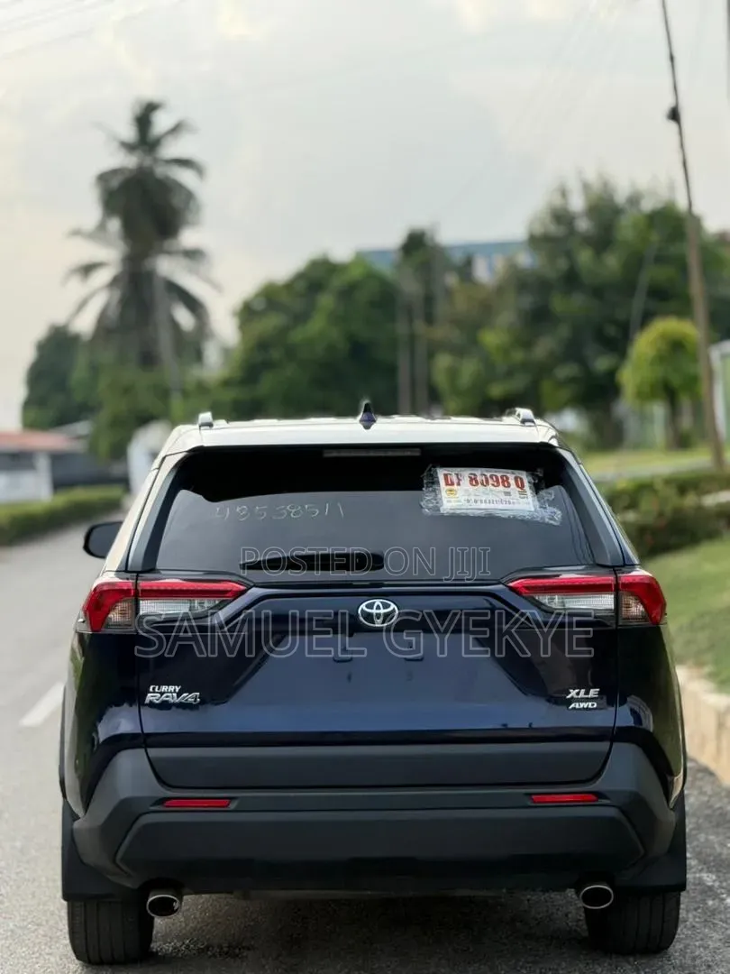 Toyota RAV4 2020 Blue