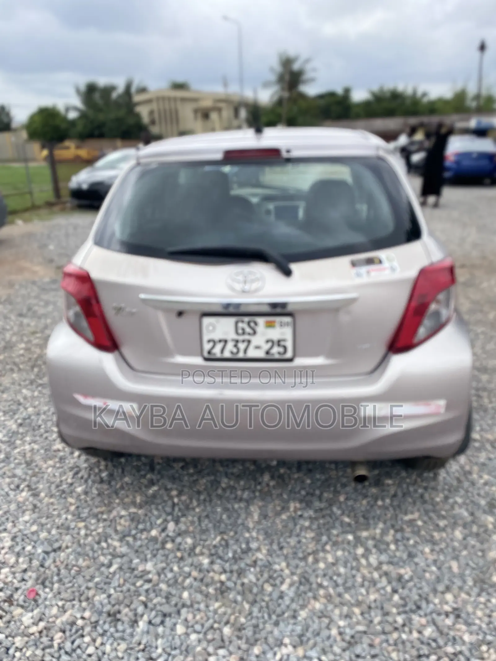 Toyota Vitz 2013 Silver