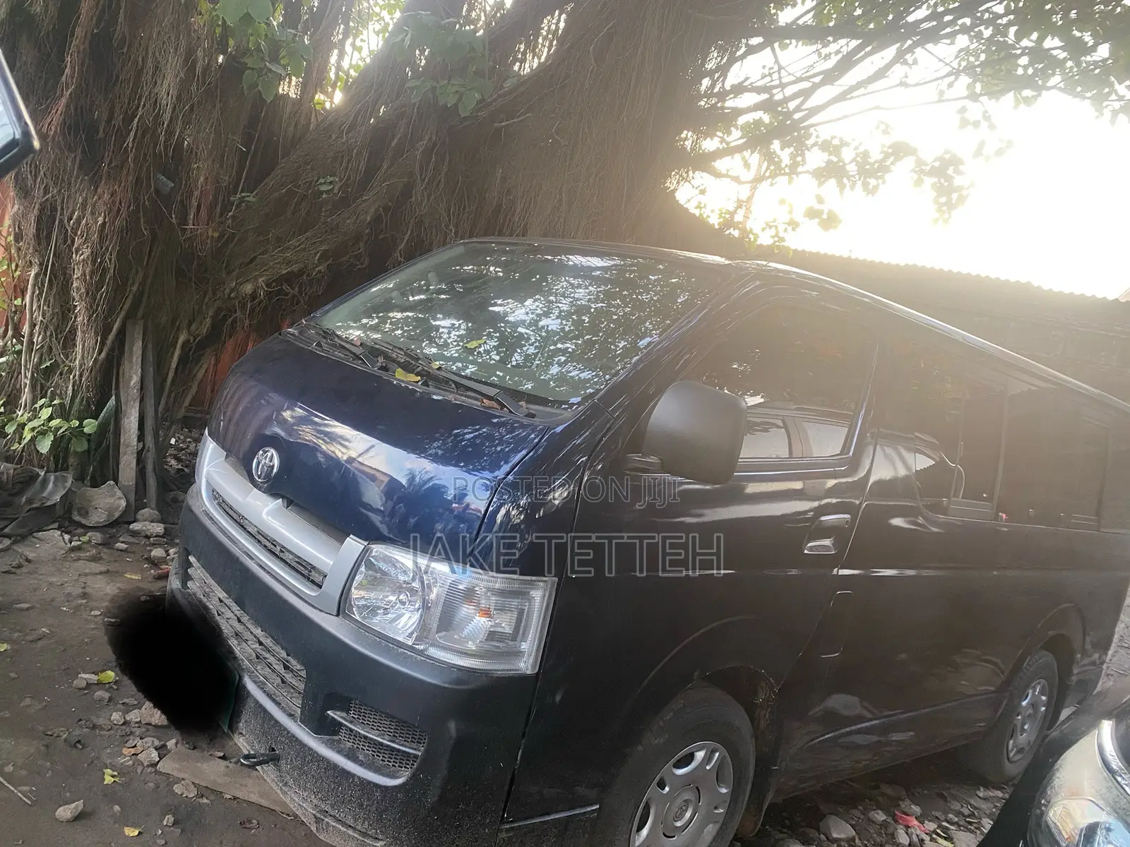 Toyota HiAce 2014 Blue