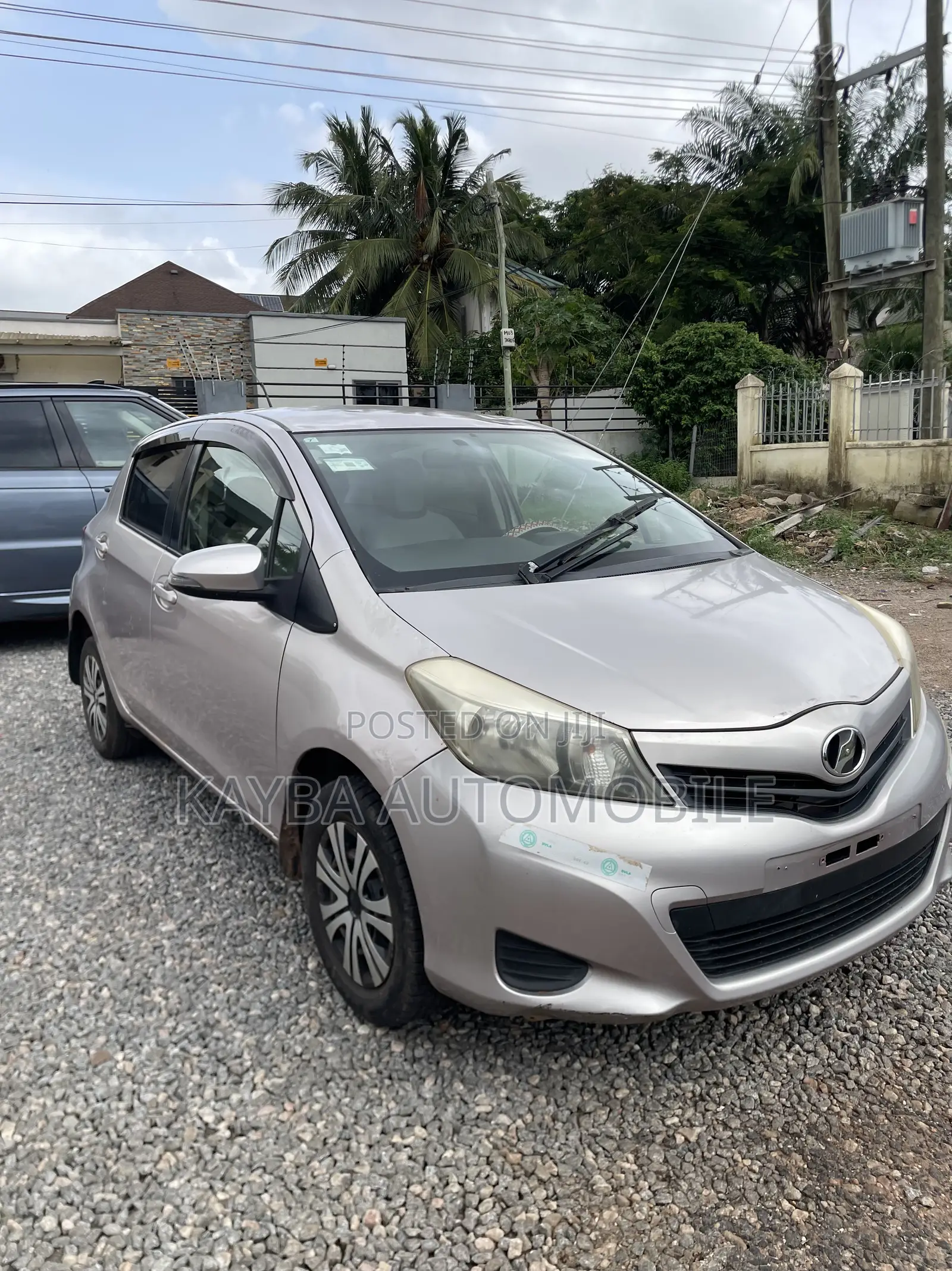 Toyota Vitz 2013 Silver