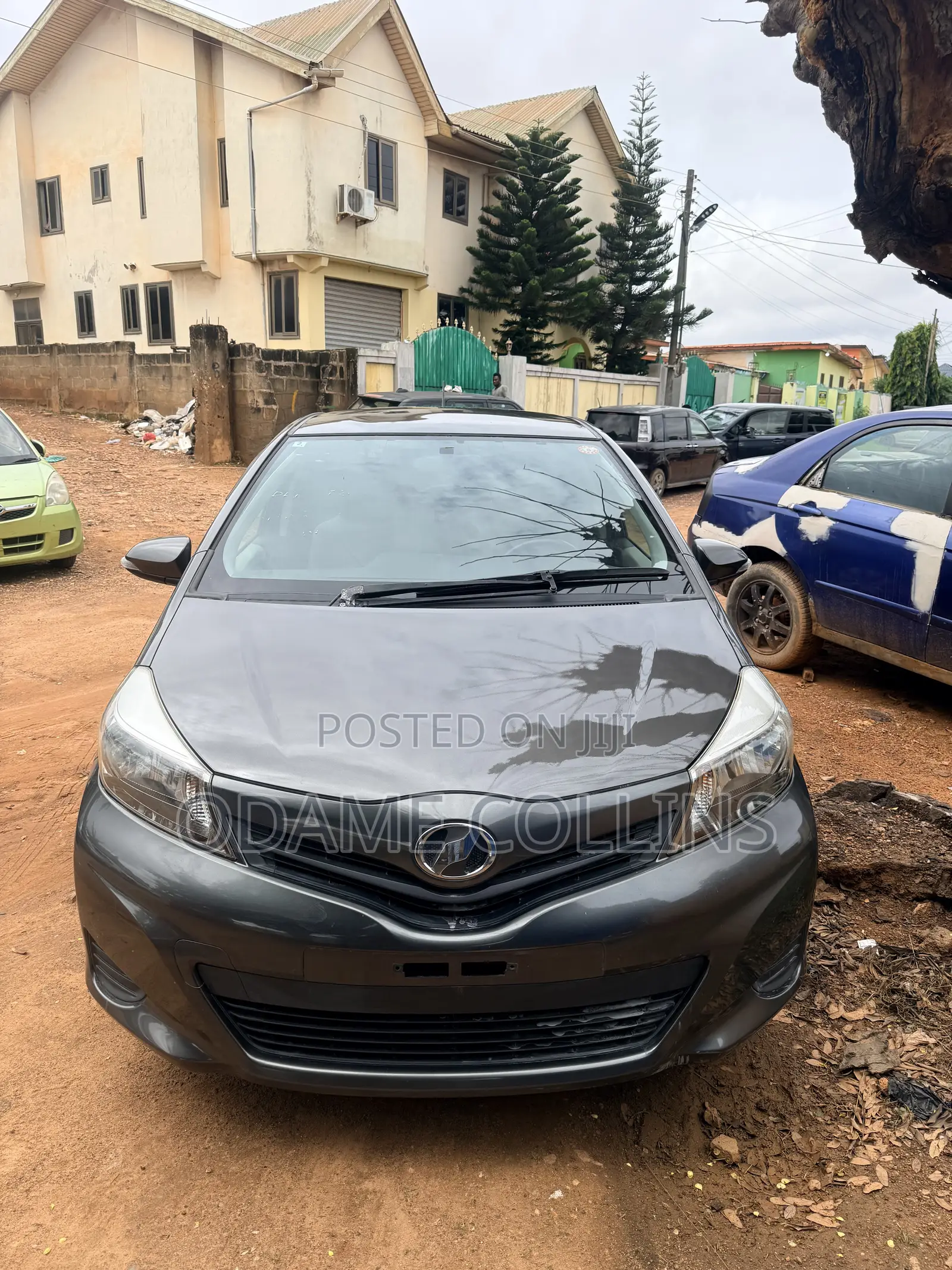 Toyota Vitz 1.3 FWD 5dr 2012 Gray