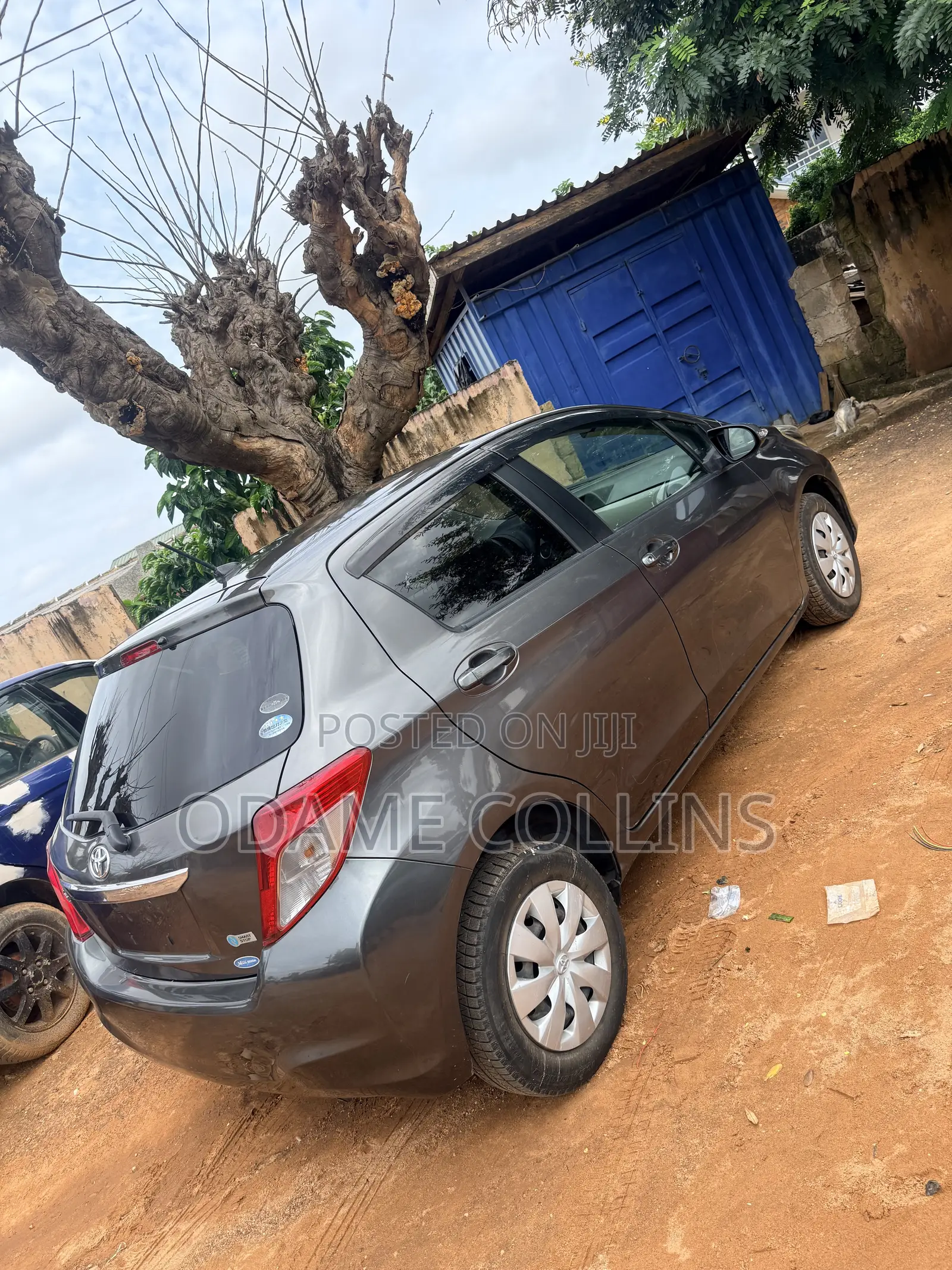 Toyota Vitz 1.3 FWD 5dr 2012 Gray