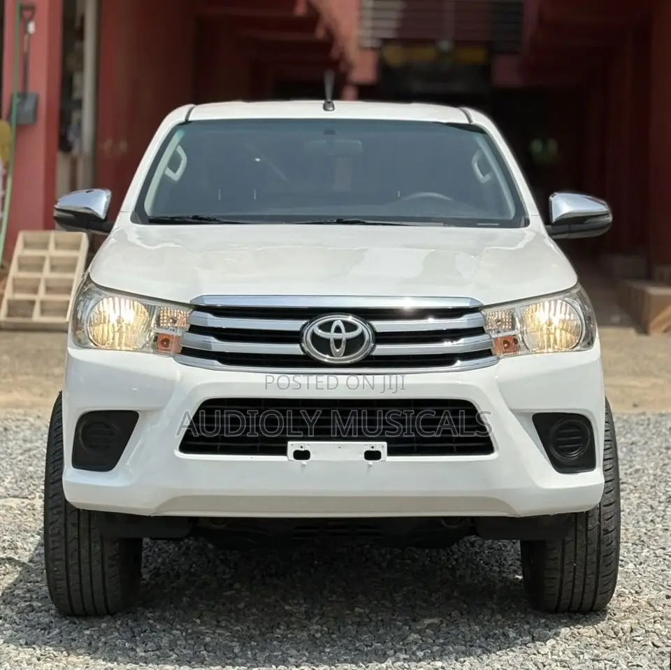 Toyota Hilux 2018 White