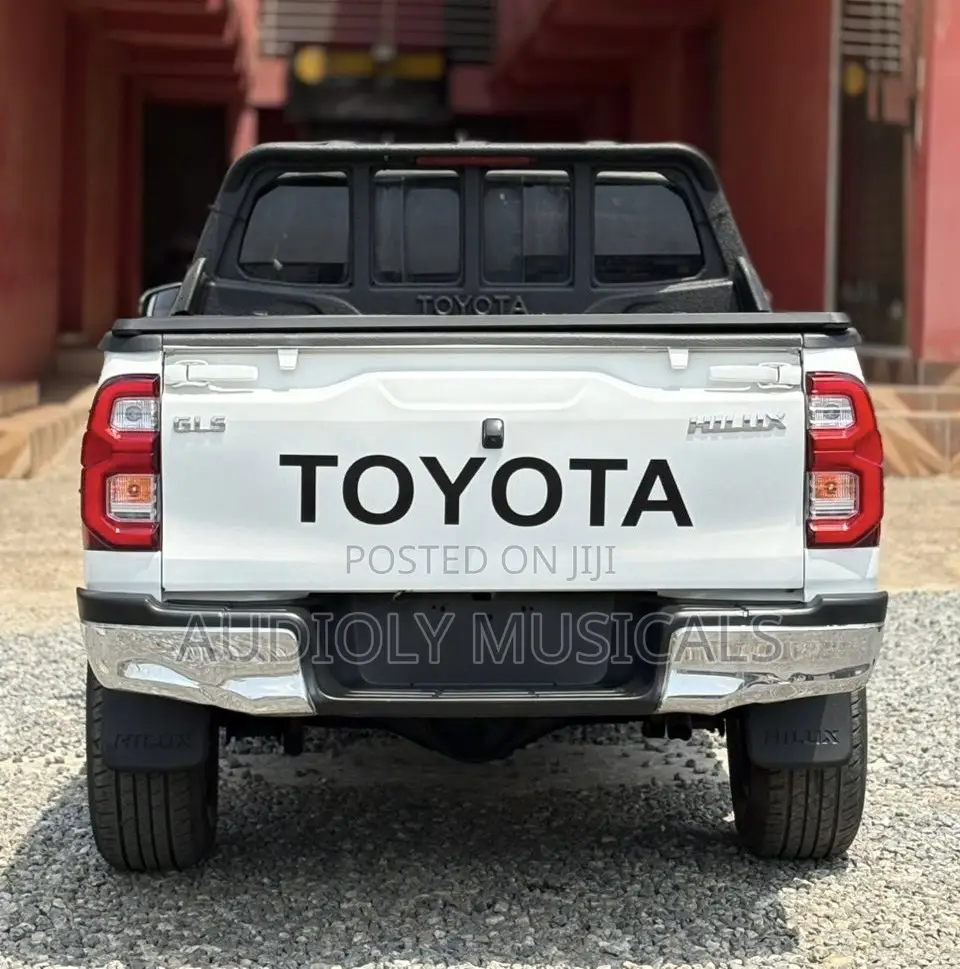 Toyota Hilux 2018 White