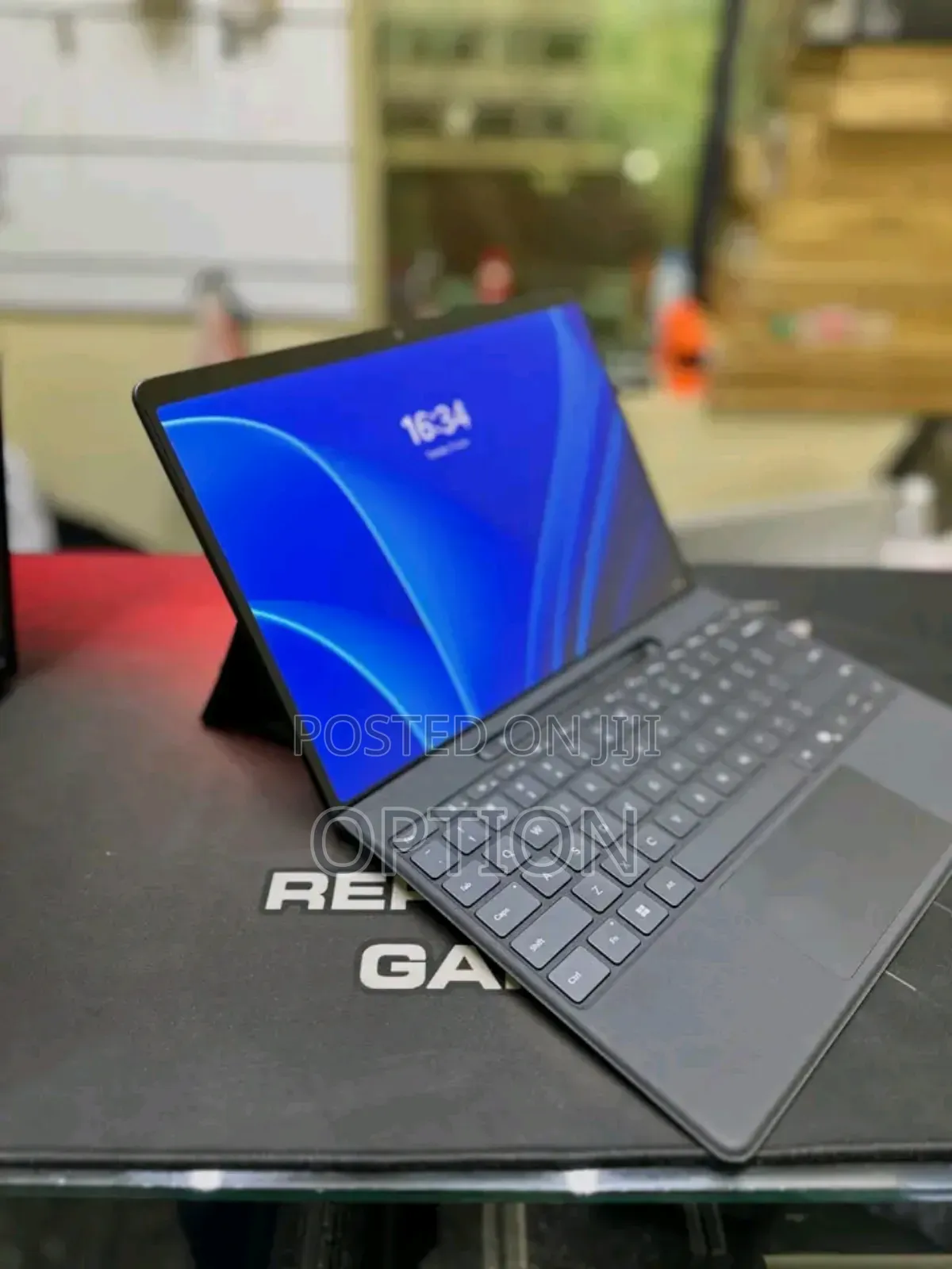 New Microsoft Surface Pro 11th Edition, a Copilot+ PC 16GB SSD 1T