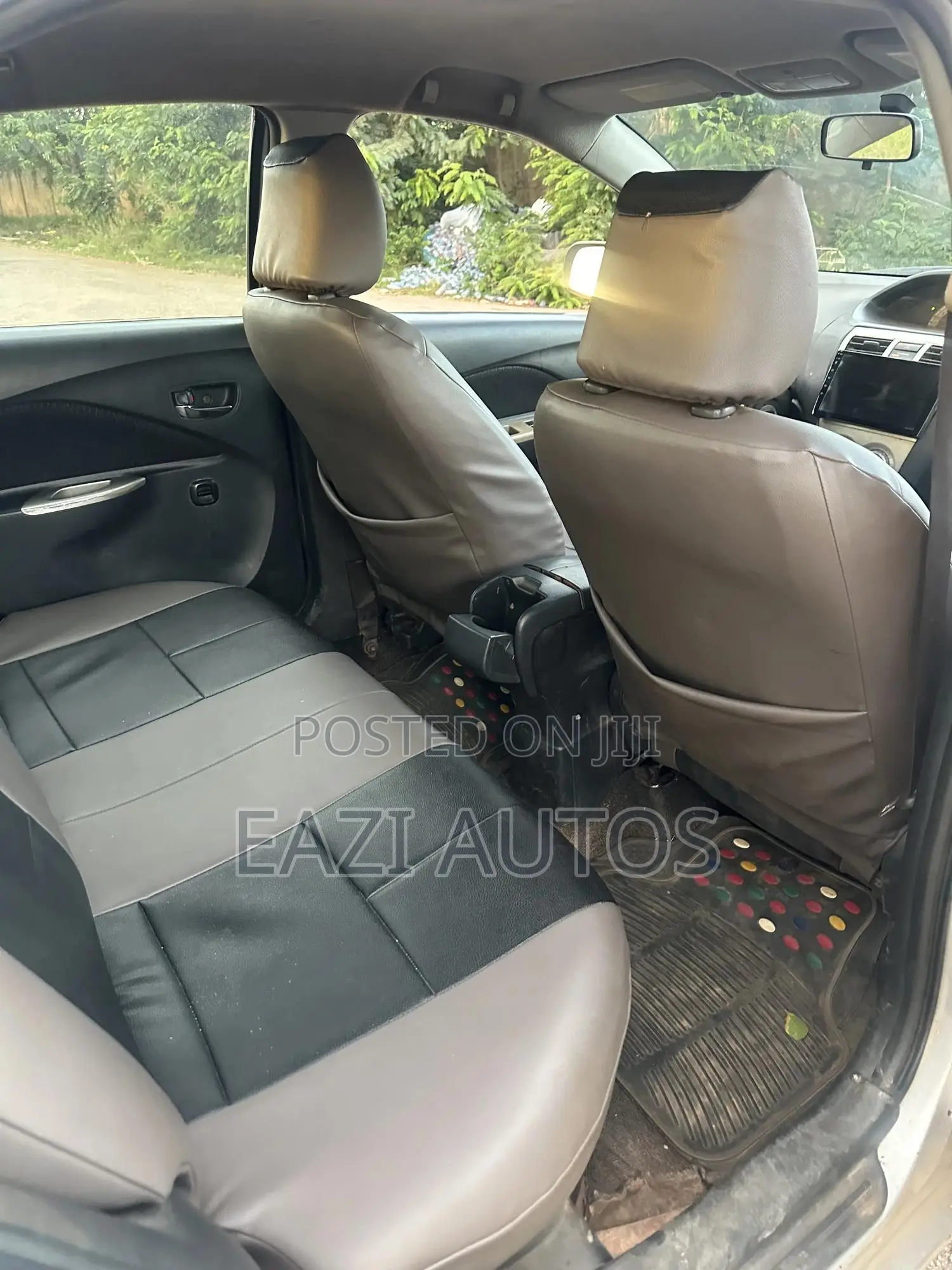 Toyota Yaris 2010 Silver