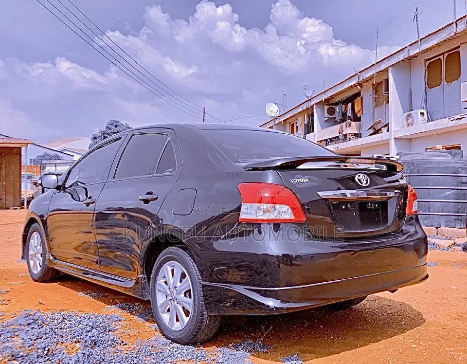 Toyota Yaris 2012 Black