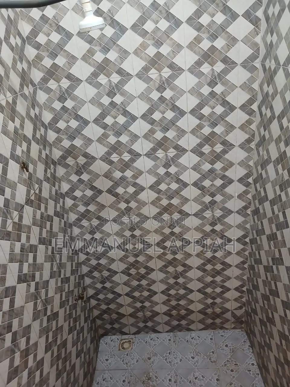 2bdrm Apartment in Awoshei Market, Awoshie for rent