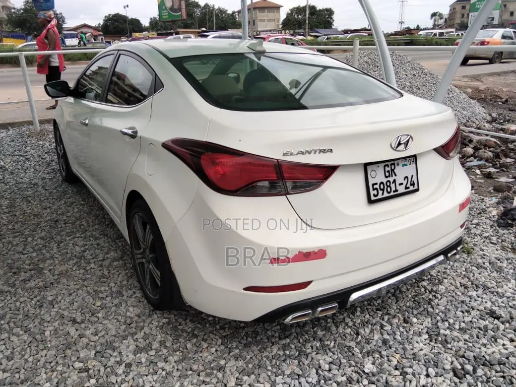 Hyundai Elantra Limited Sedan FWD (1.8L 4cyl 6A) 2016 White