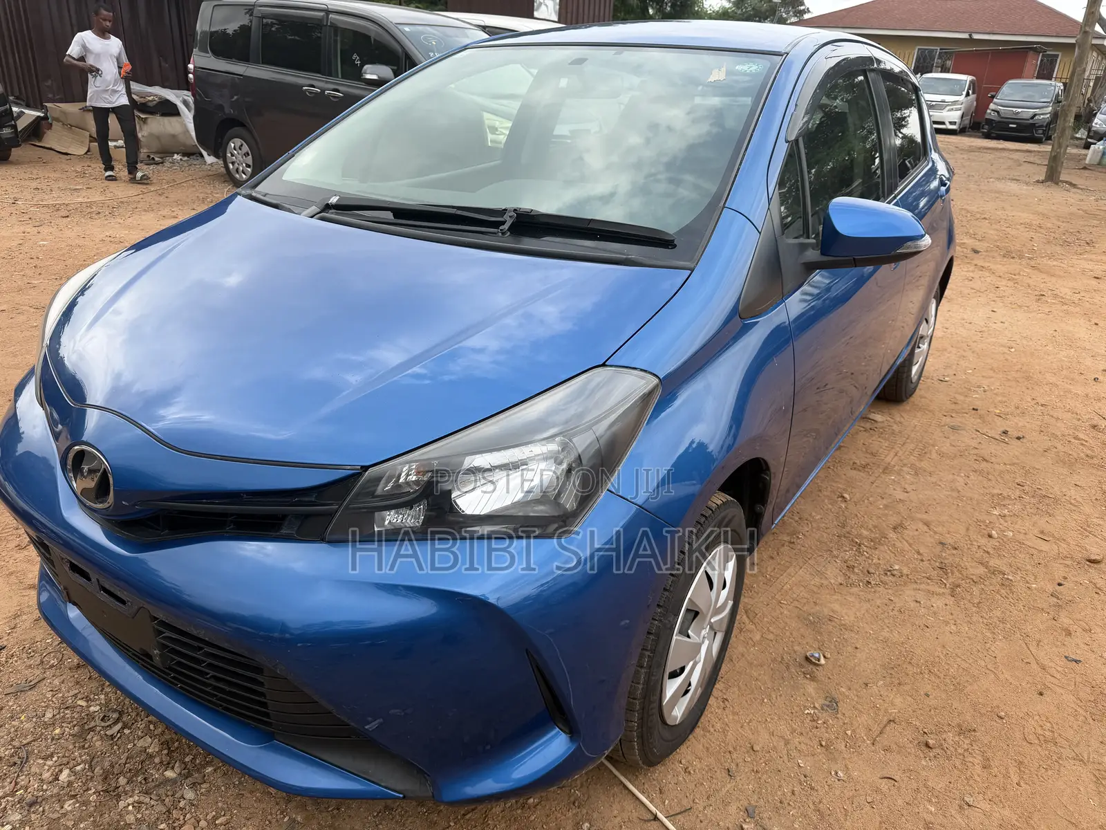 Toyota Vitz 1.3 AWD 5dr 2014 Blue