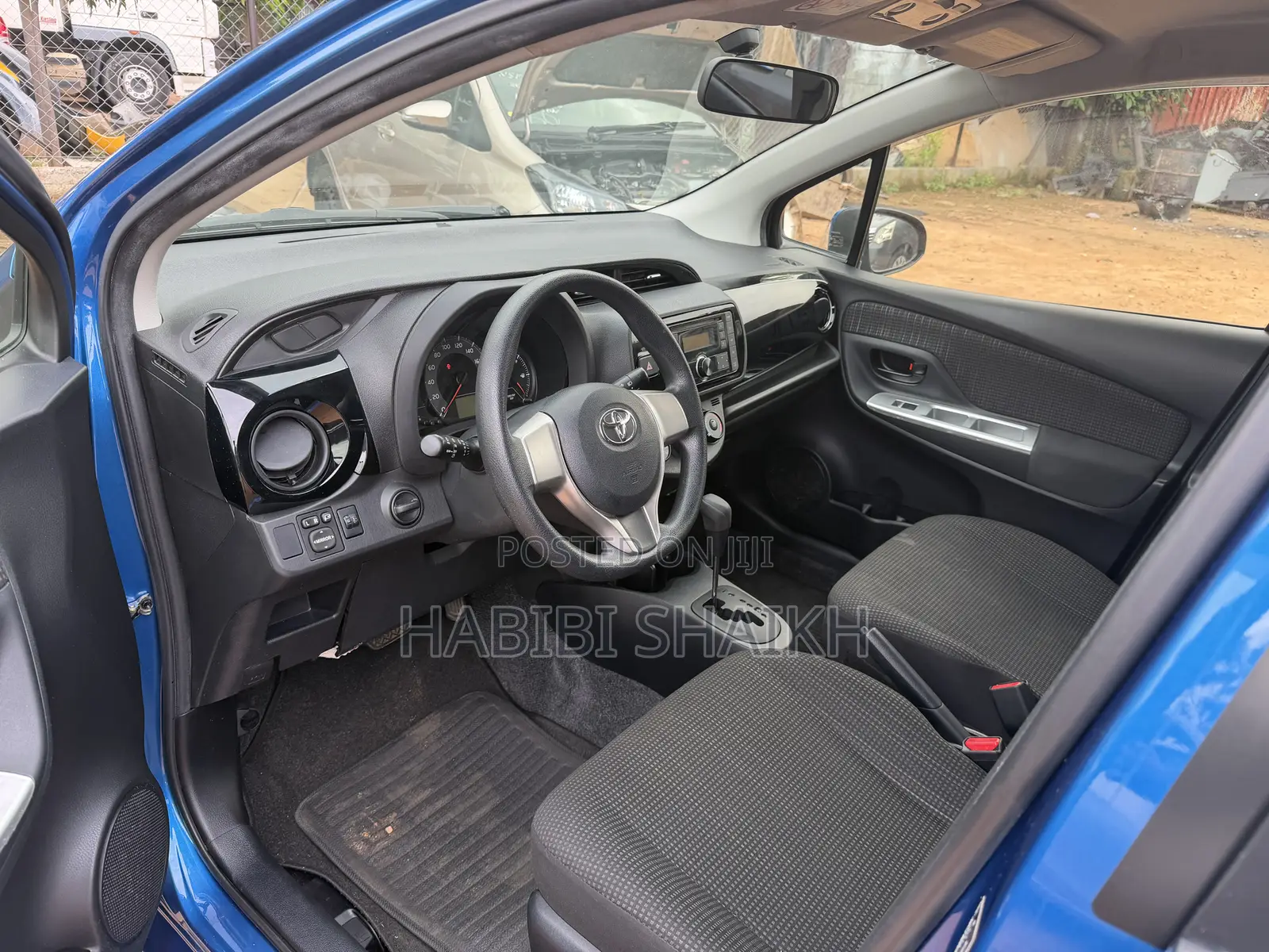Toyota Vitz 1.3 AWD 5dr 2014 Blue