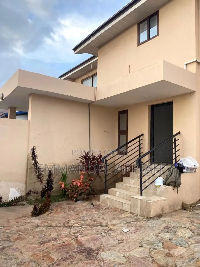 3bdrm House in Achimota Cfc Estate for rent