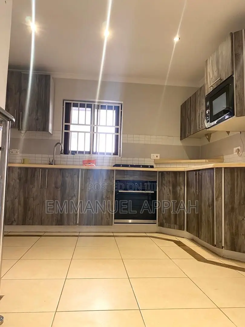 3bdrm House in Achimota Cfc Estate for rent