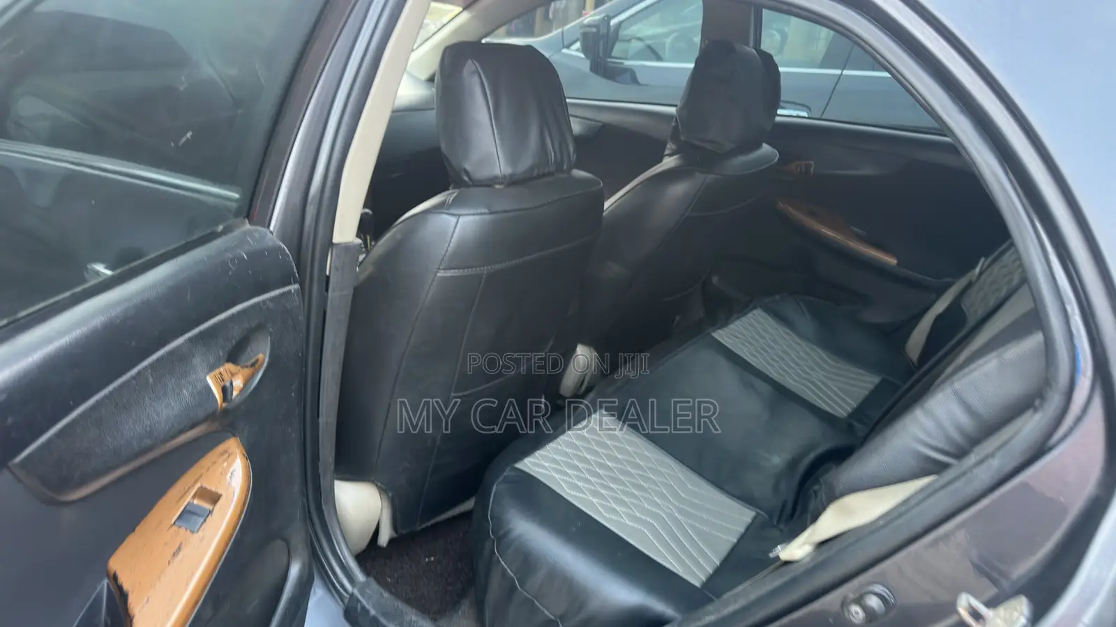 Toyota Corolla LE 4dr Sedan (1.8L 4cyl 4A) 2013 Gray