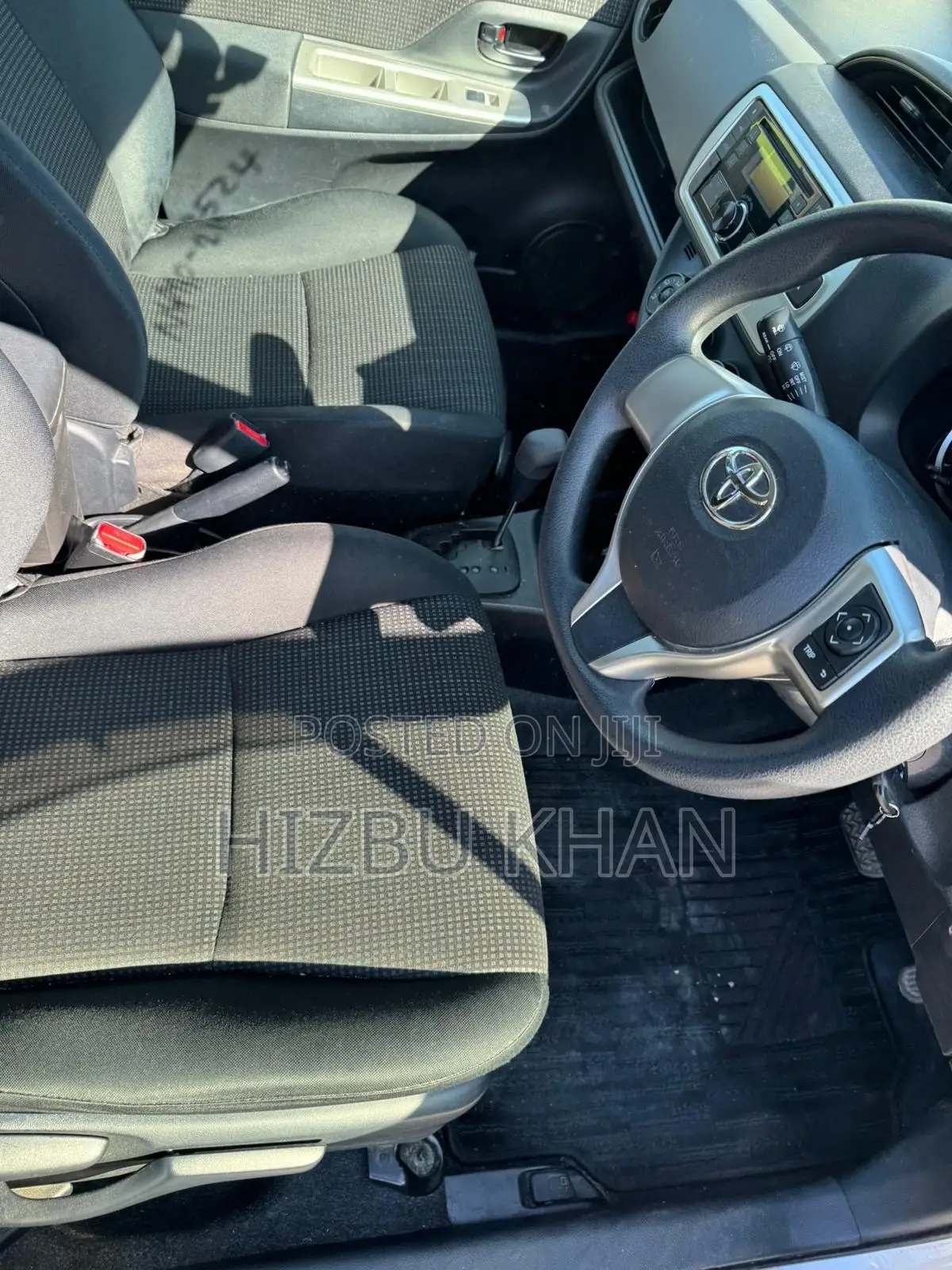 Toyota Vitz 1.3 FWD 5dr 2015 White