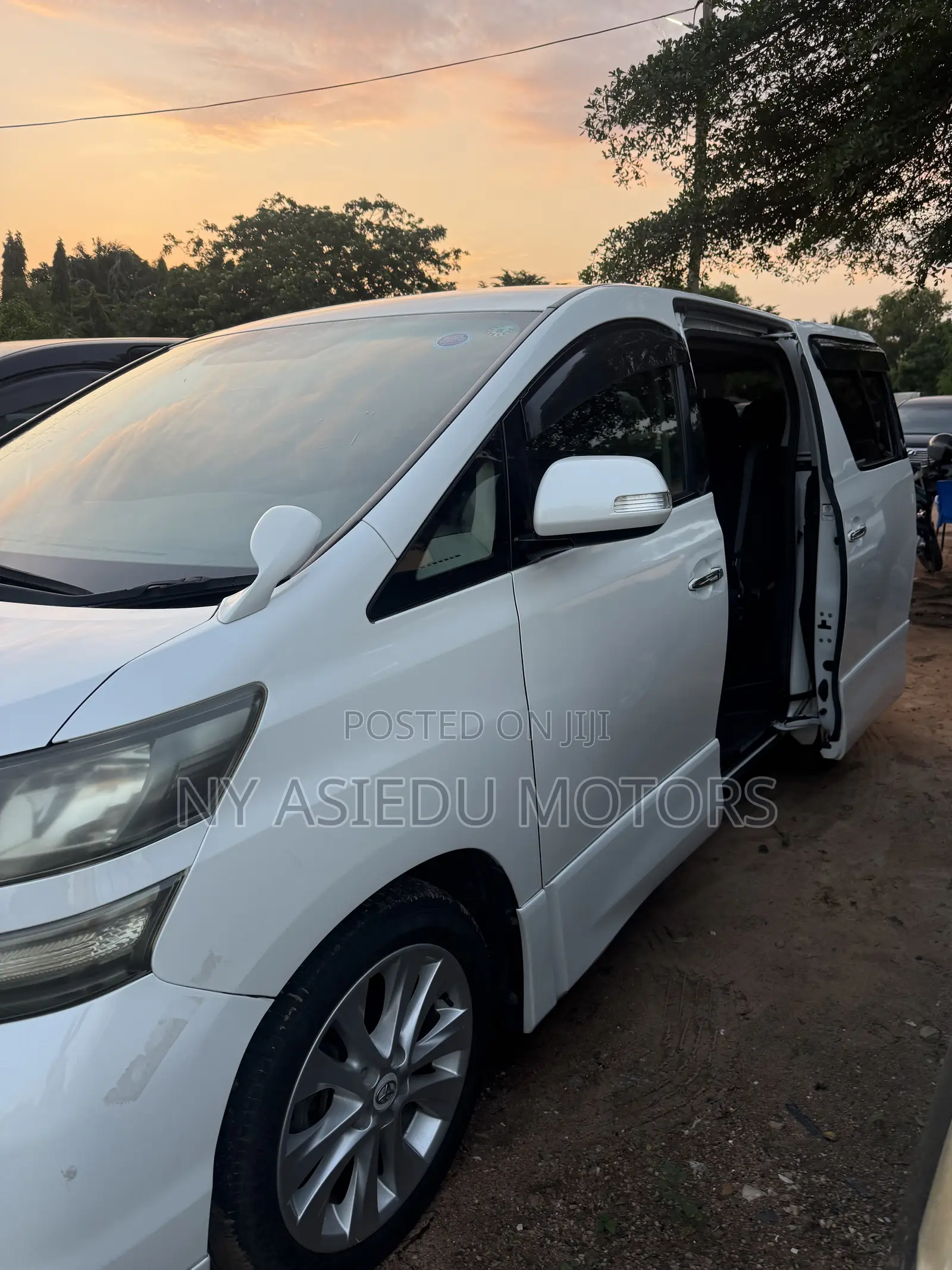 Toyota Alphard 2.4 Petrol AWD 2010 White