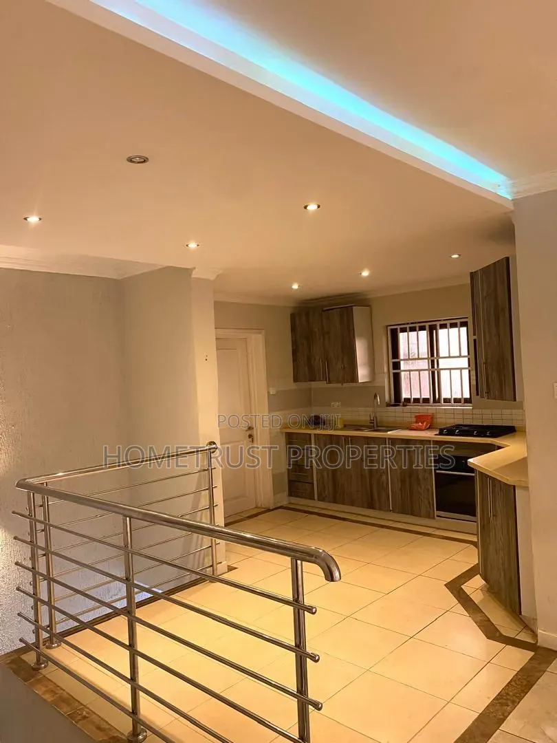 3bdrm Duplex in Achimota Cfc, The Mall for rent