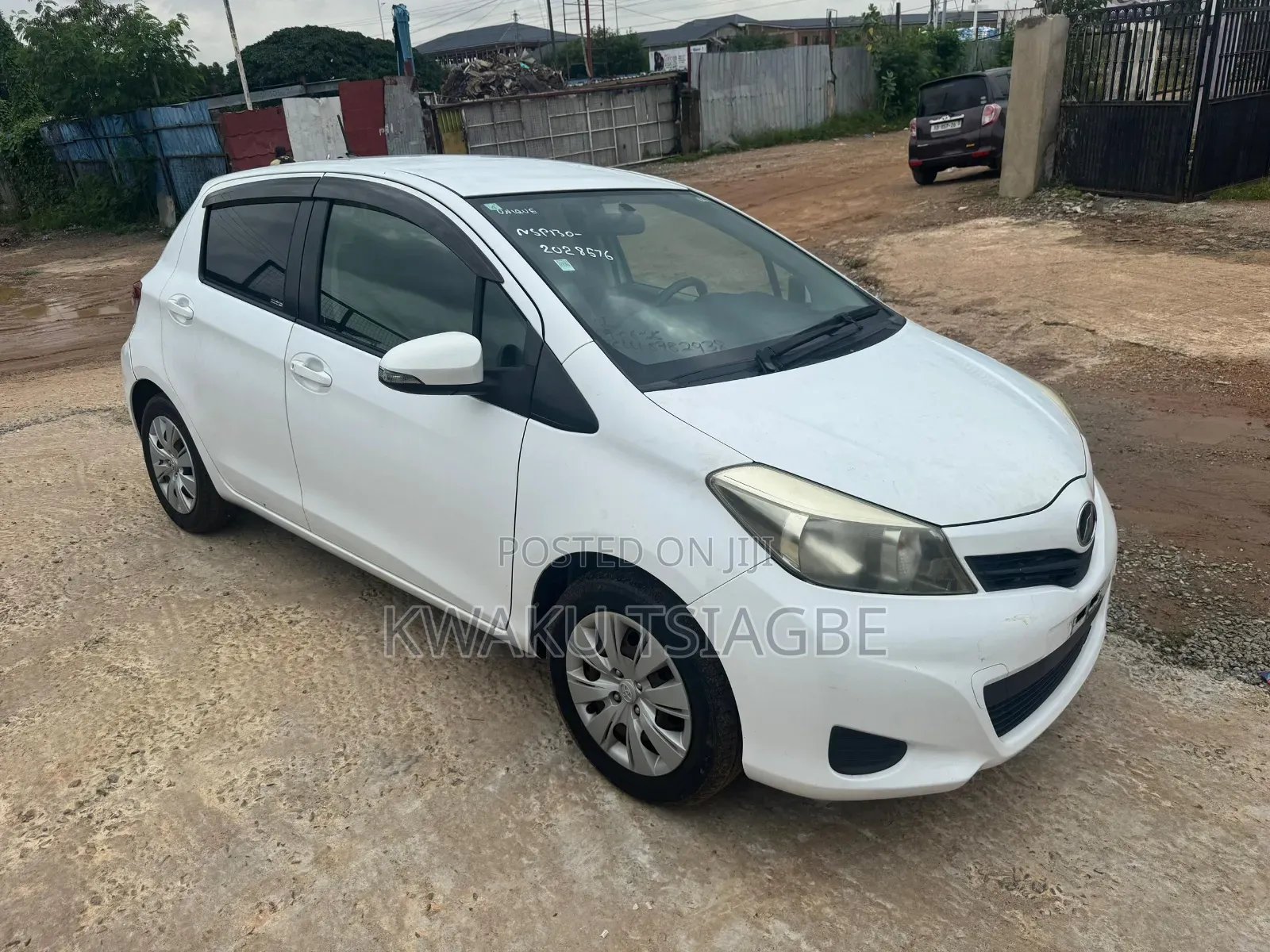 Toyota Vitz 2011 White