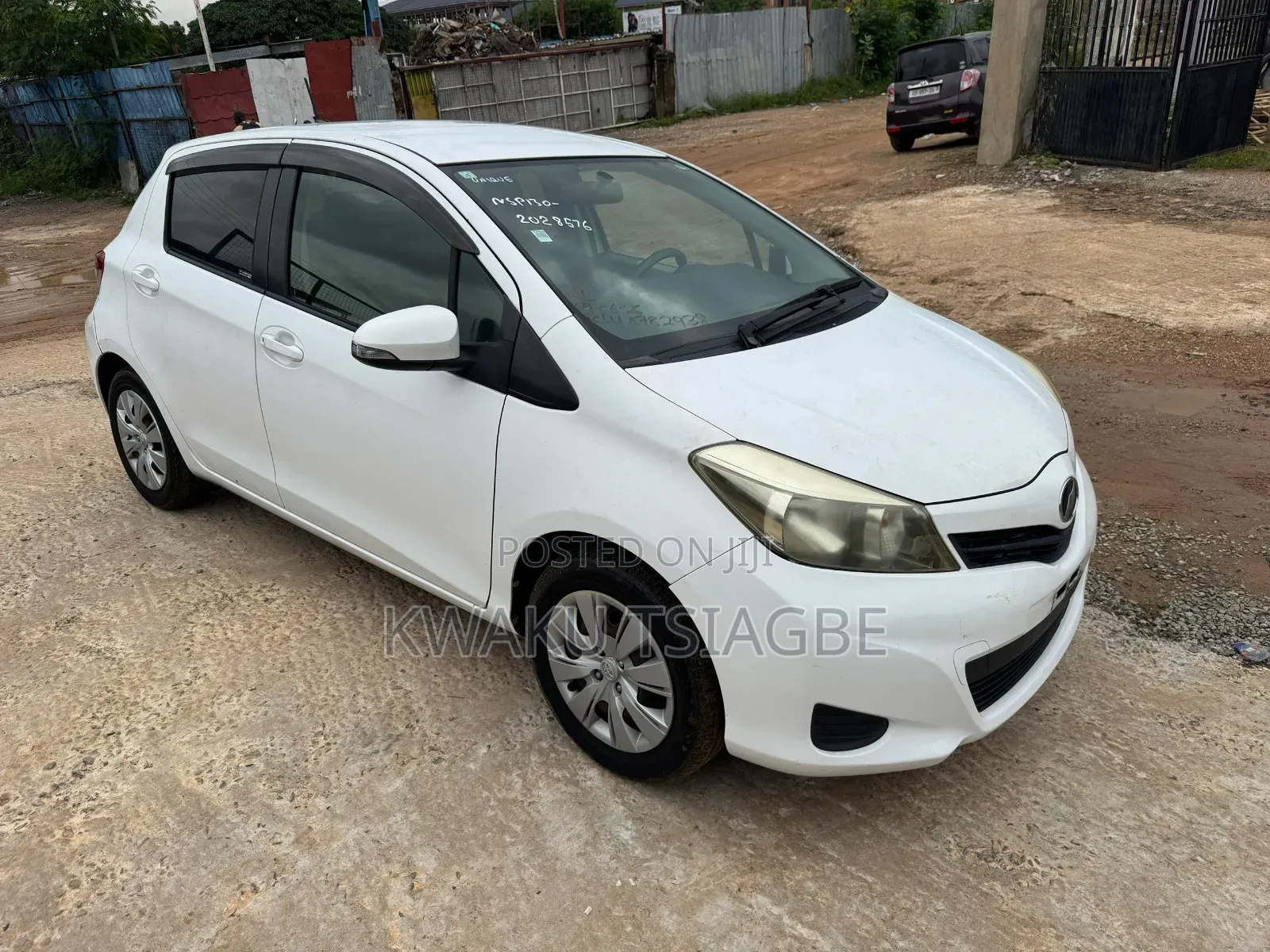 Toyota Vitz 2011 White